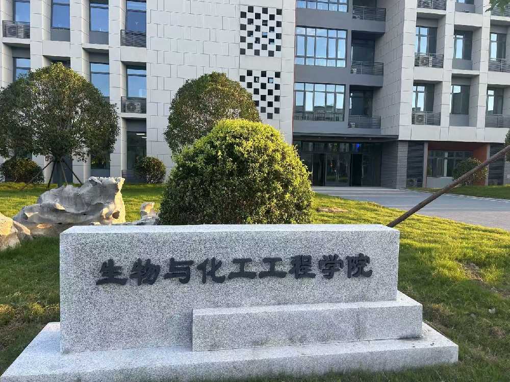 哈尔滨市扬州职业大学体育场高杆灯项目